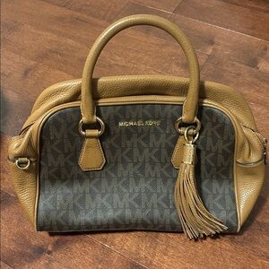 Michael Kors Black and Tan Shoulder bag monogram